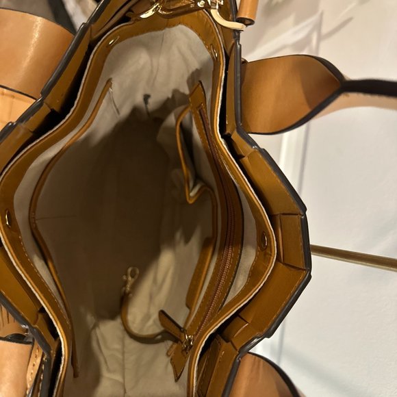 🔥🔥 Authentic Michael Kors "Vivian" Tote in Luggage Tan, EUC Like New 🔥🔥 - Picture 15 of 15